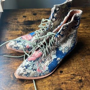 Jeffrey Campbell tapestry western boot size 8